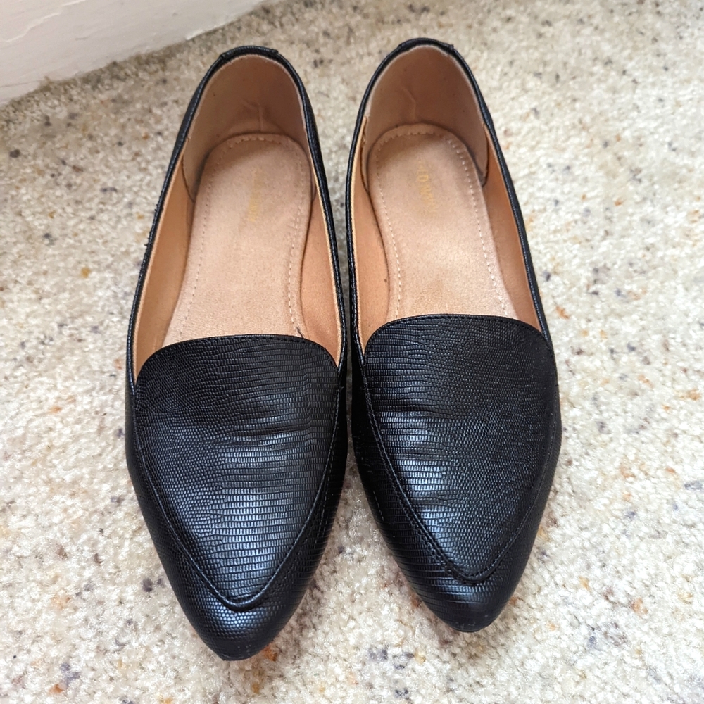 Black snakeskin print loafers, flats, size 8